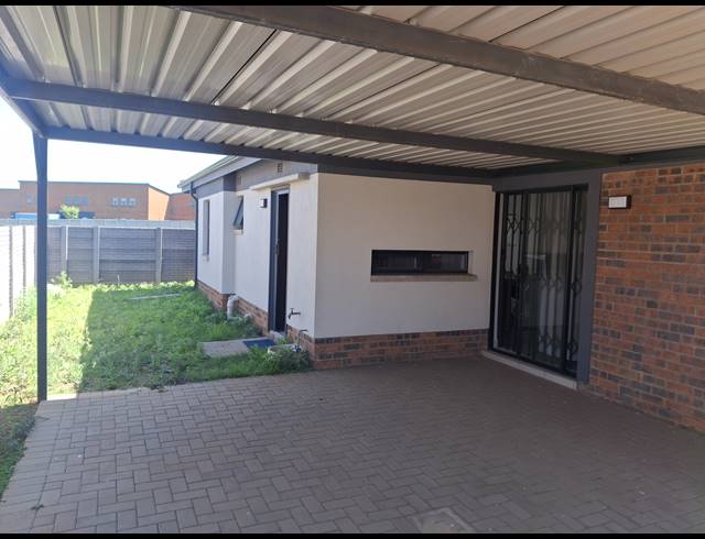 3 BEDROOM FREEHOLD FOR SALE IN ALBERTSDAL